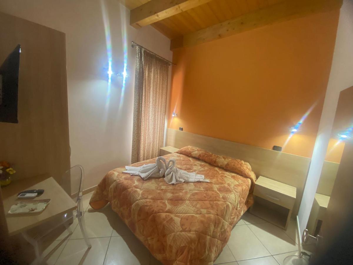 Hotel Mandanici :Borgo Marsalini Barcellona Pozzo di Gotto Exterior foto