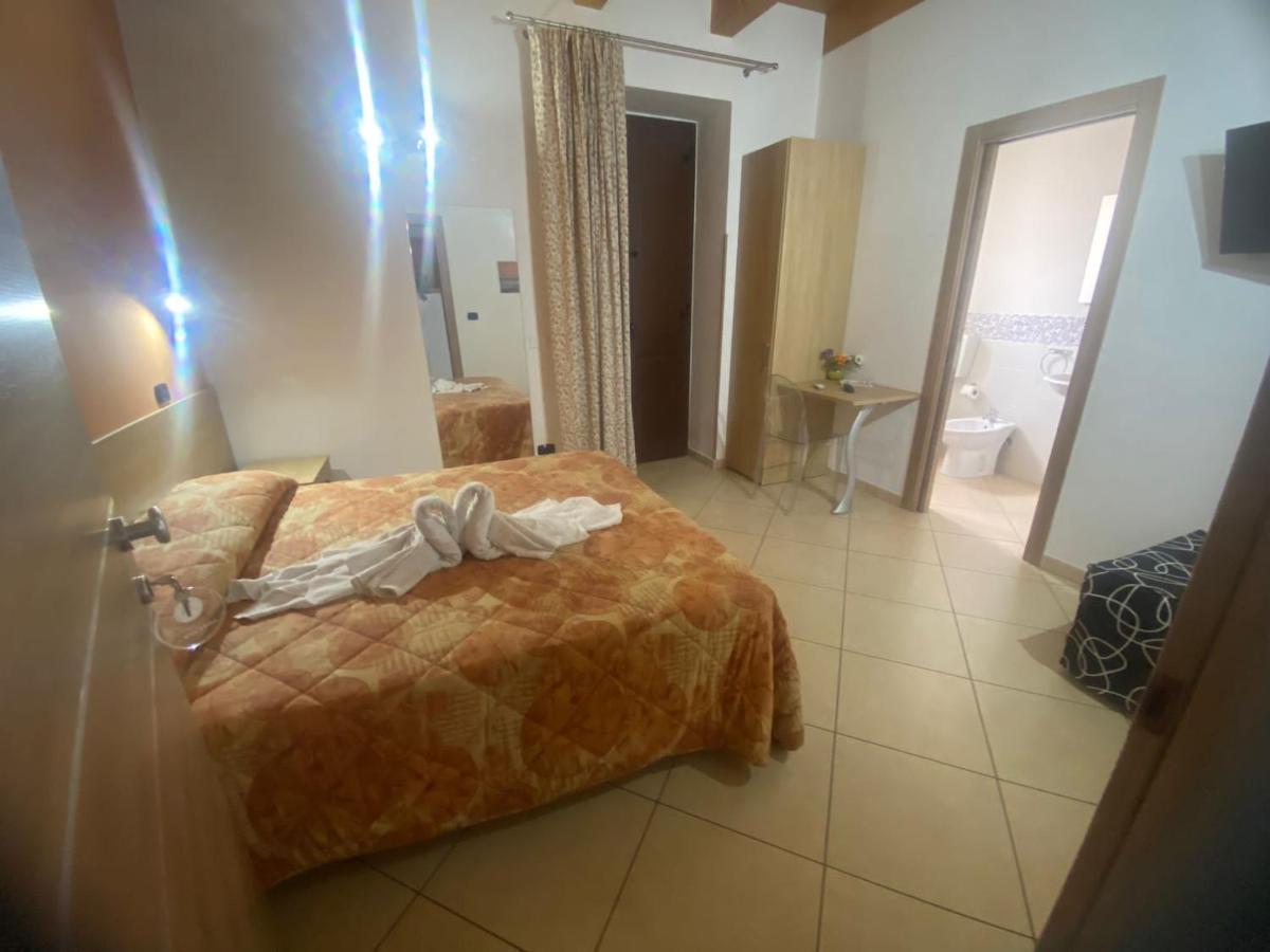 Hotel Mandanici :Borgo Marsalini Barcellona Pozzo di Gotto Exterior foto