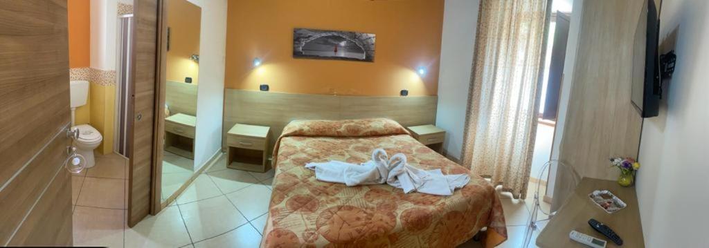 Hotel Mandanici :Borgo Marsalini Barcellona Pozzo di Gotto Exterior foto