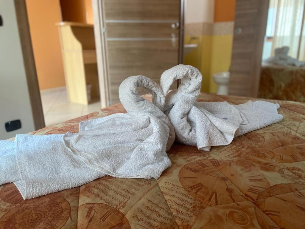 Hotel Mandanici :Borgo Marsalini Barcellona Pozzo di Gotto Exterior foto