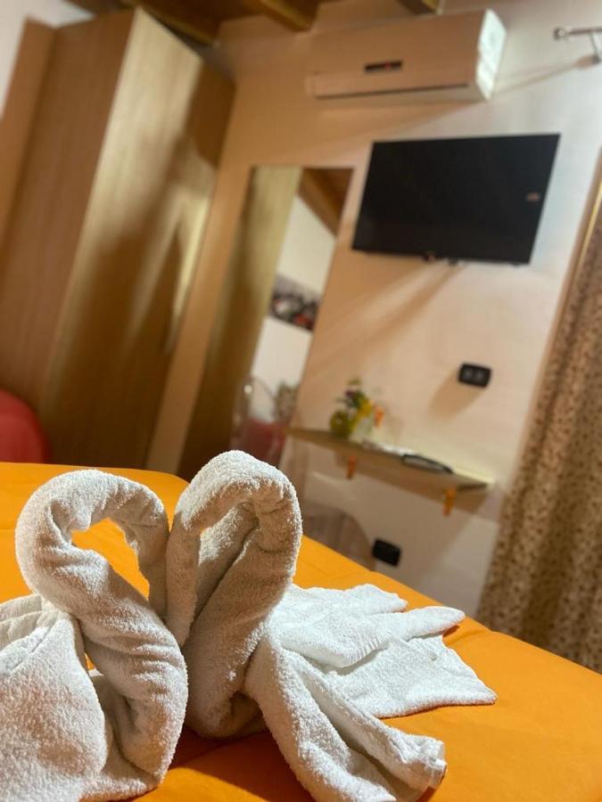 Hotel Mandanici :Borgo Marsalini Barcellona Pozzo di Gotto Exterior foto